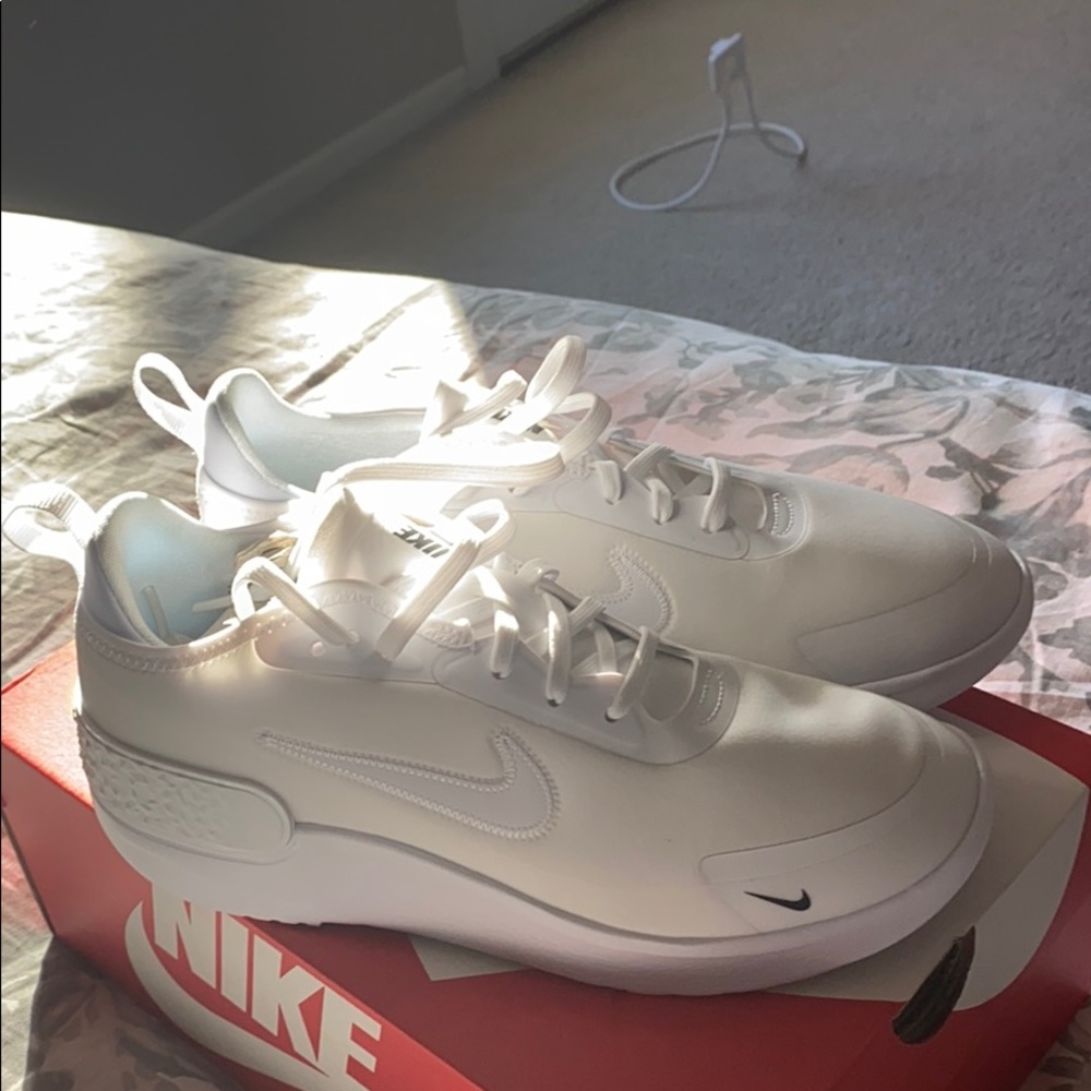 White Nike running shoes, brand new* make an offer
